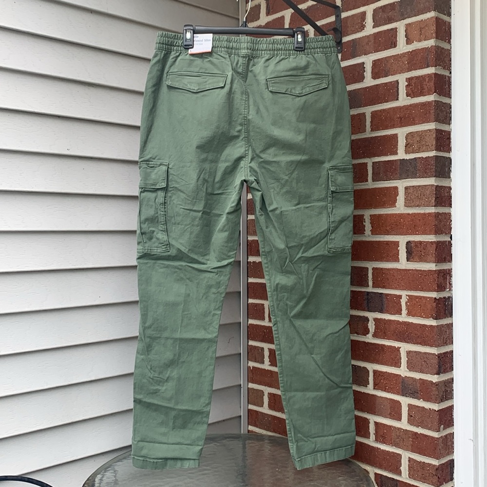 Old Navy Relaxed Slim Pants - Picture 3 of 6